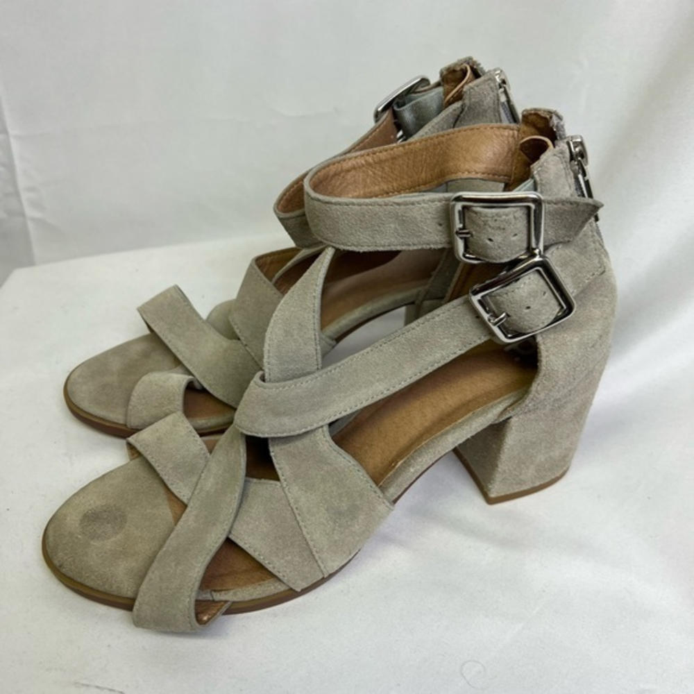 BP Izzy Block Buckle Heel Sandals Shoes Women's Size 7.5